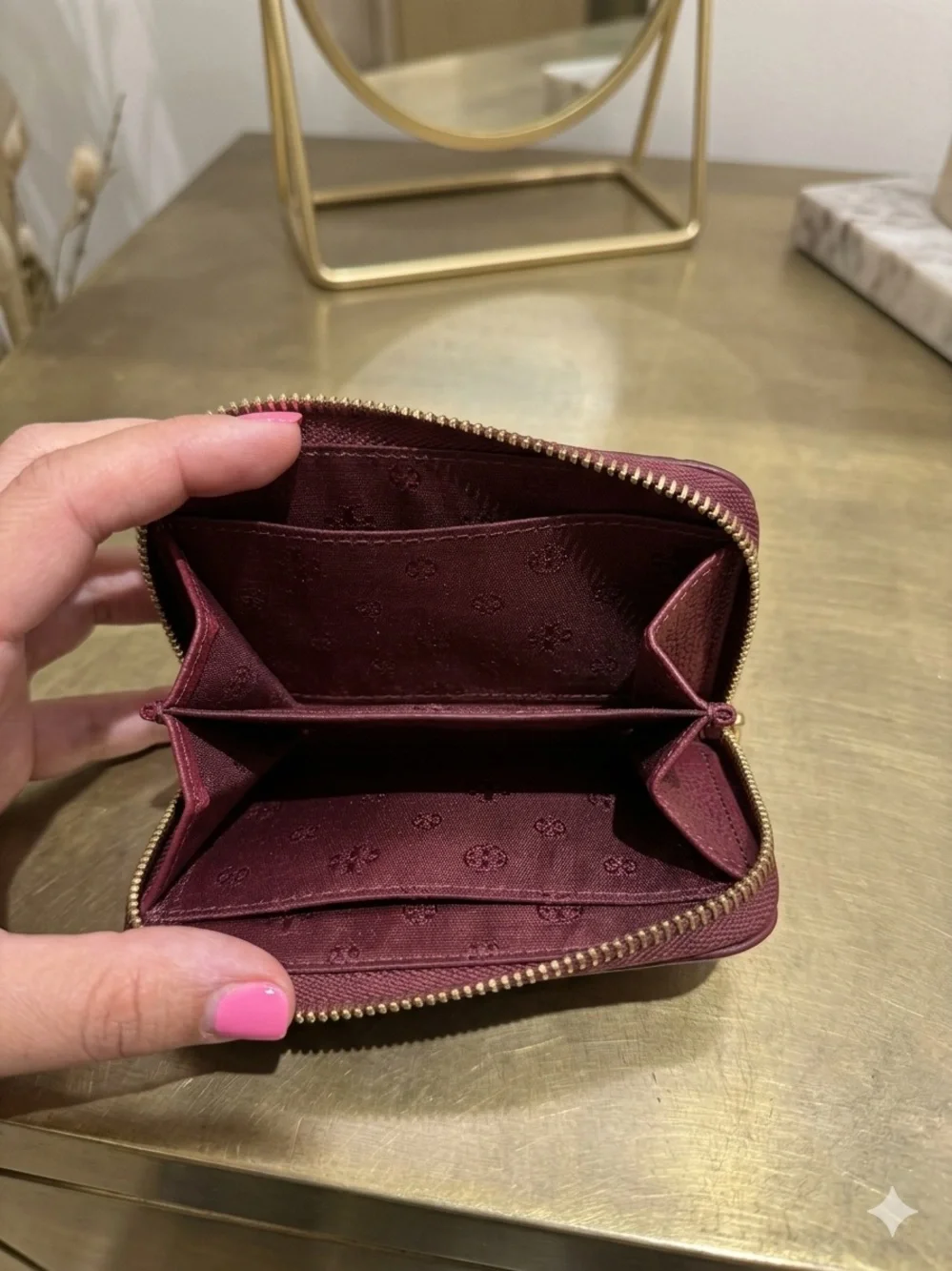 Tory Burch compact wine